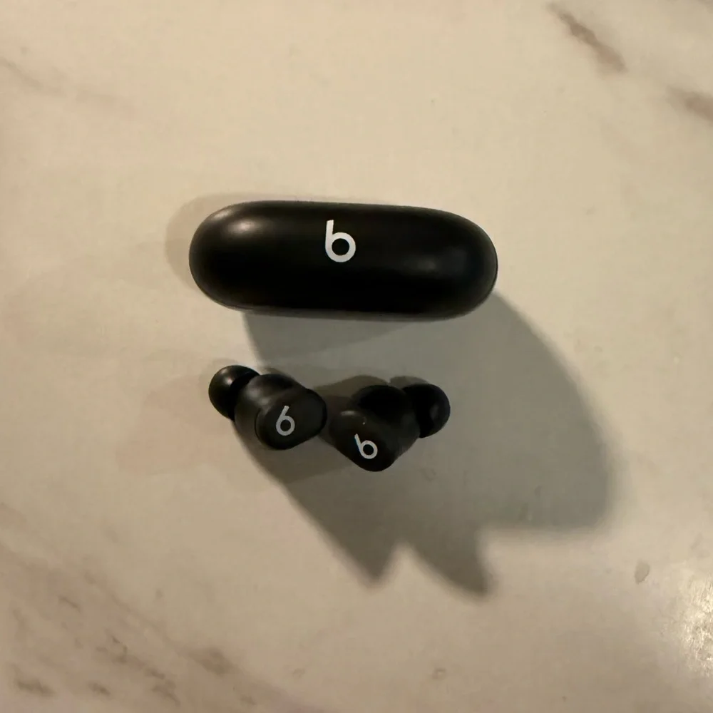 Beats by Dre Black Wireless Earbuds Like New